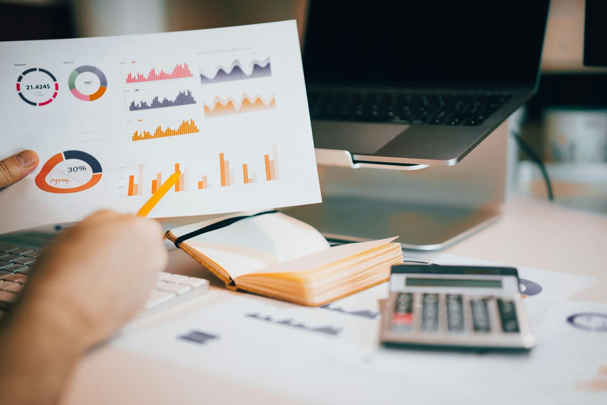 Reviewing a pricing strategy for a home sale